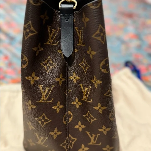 AUTHENTIC Louis Vuitton Neo Noe Black and Brown Monogram Shoulder Bag - Picture 5 of 6